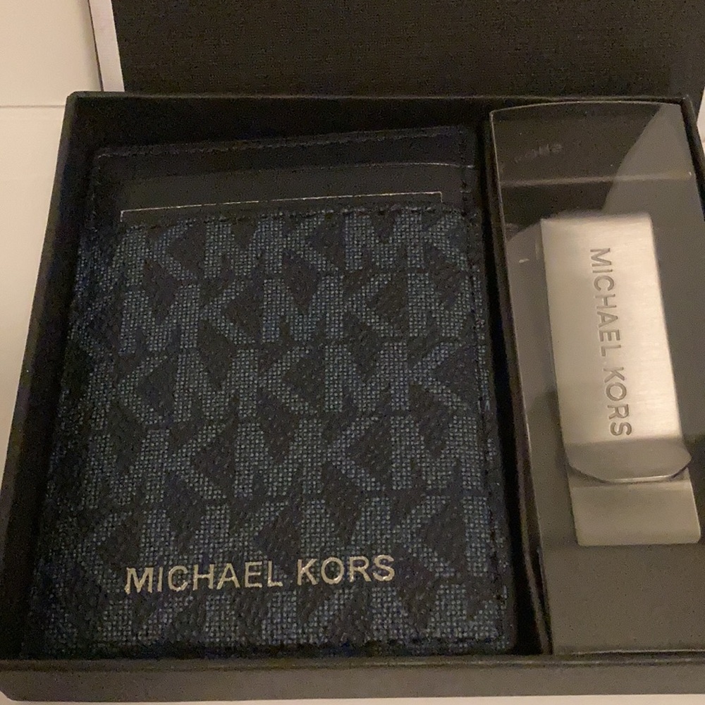 MICHAEL KORS Logo Card Case with Bill Clip - Picture 7 of 9